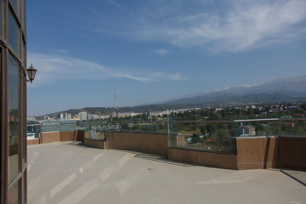 Penthouse with 3-Bedrooms Alma-Ata Buitenkant foto