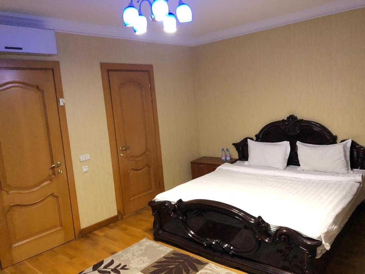 Penthouse with 3-Bedrooms Alma-Ata Buitenkant foto